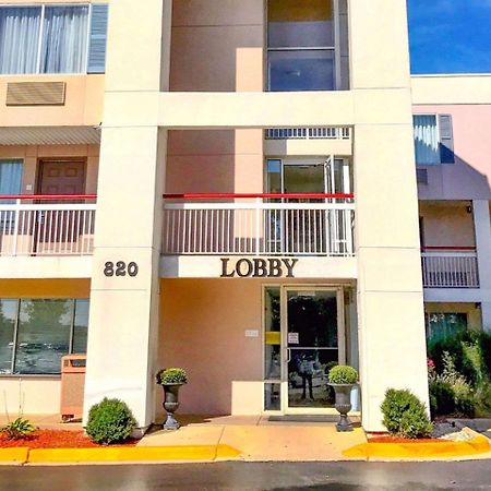 Econo Lodge Willowbrook Eksteriør bilde