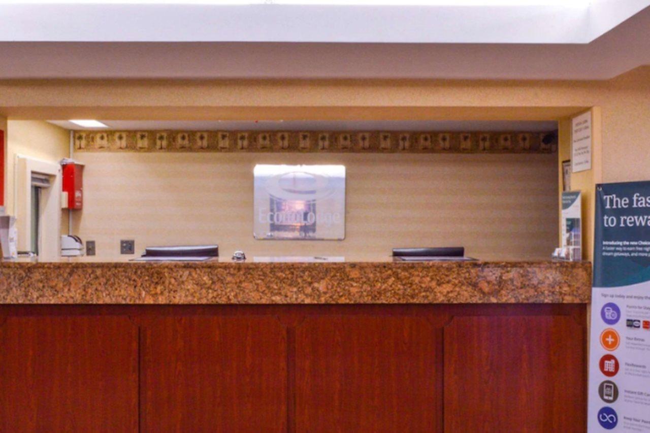 Econo Lodge Willowbrook Eksteriør bilde