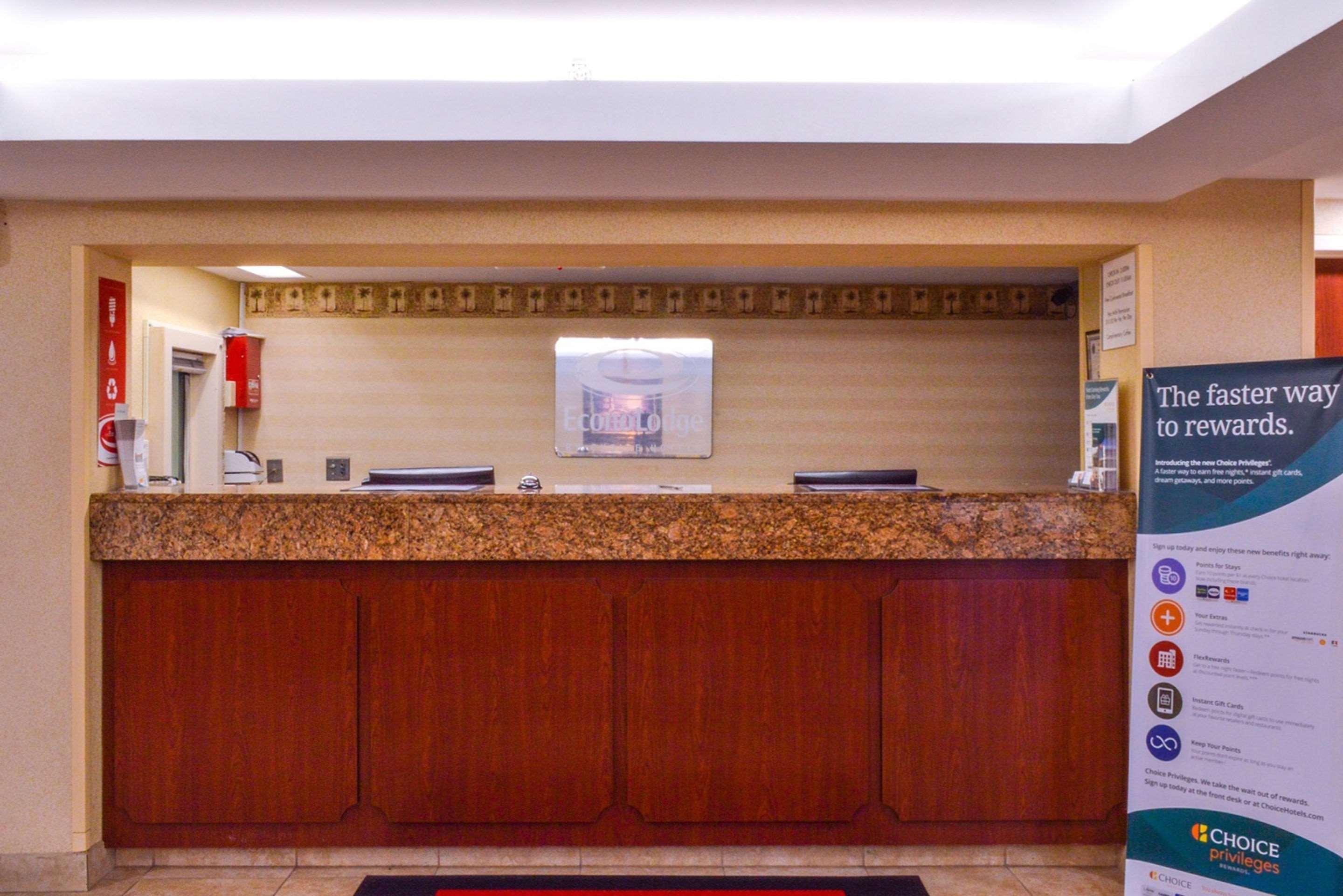 Econo Lodge Willowbrook Eksteriør bilde