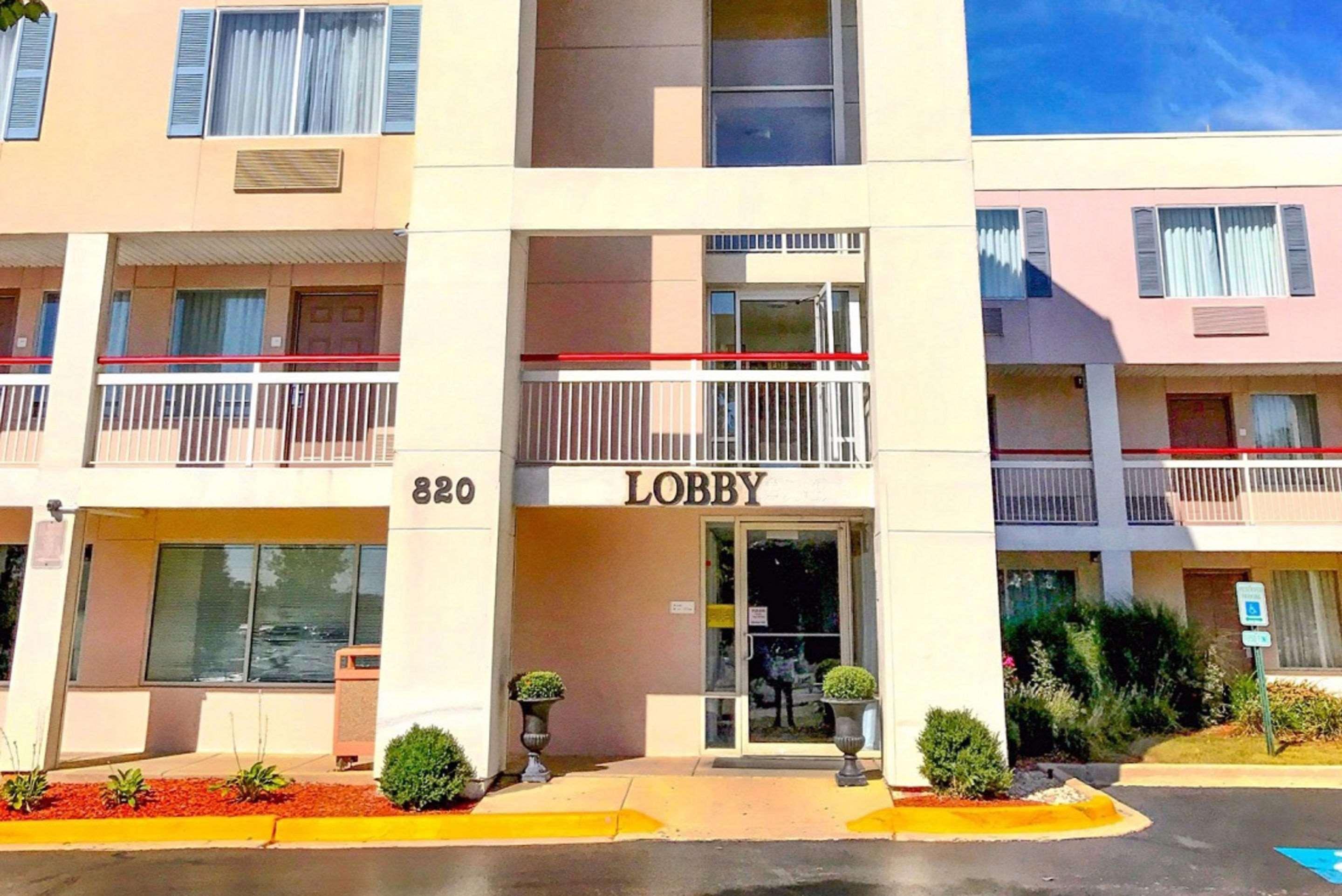 Econo Lodge Willowbrook Eksteriør bilde