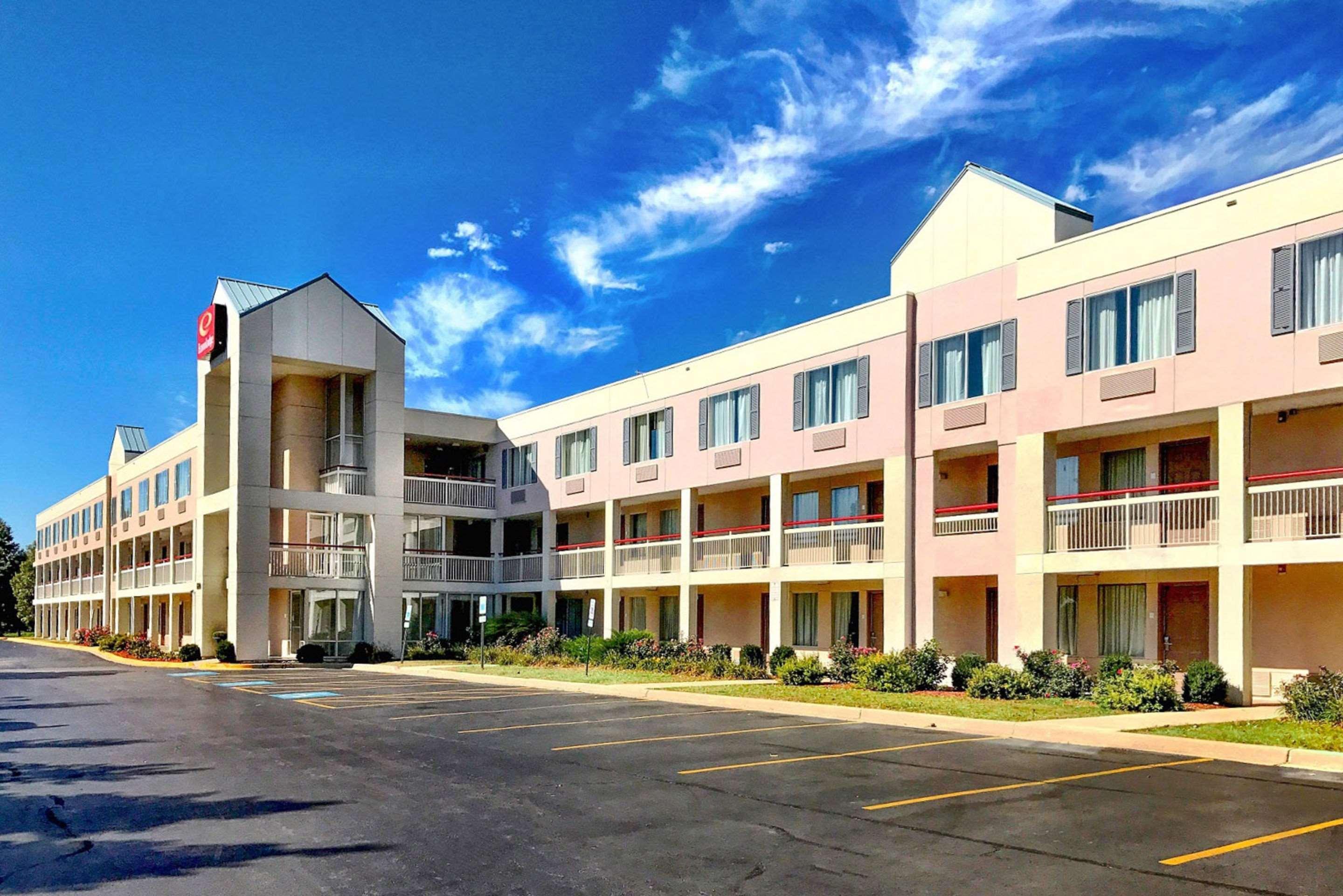 Econo Lodge Willowbrook Eksteriør bilde