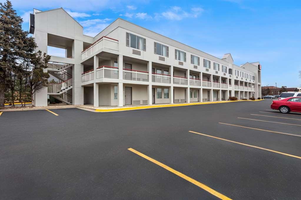 Econo Lodge Willowbrook Eksteriør bilde